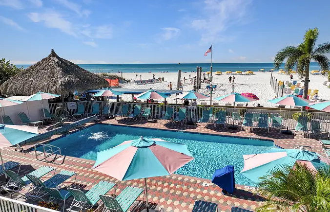 Plaza Beach Hotel Ground